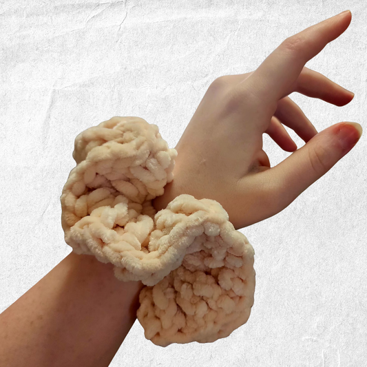 Crochet Velvet Scrunchie – Ivory