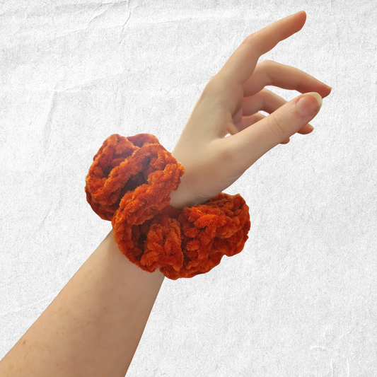 Crochet Velvet Scrunchie – Pumpkin