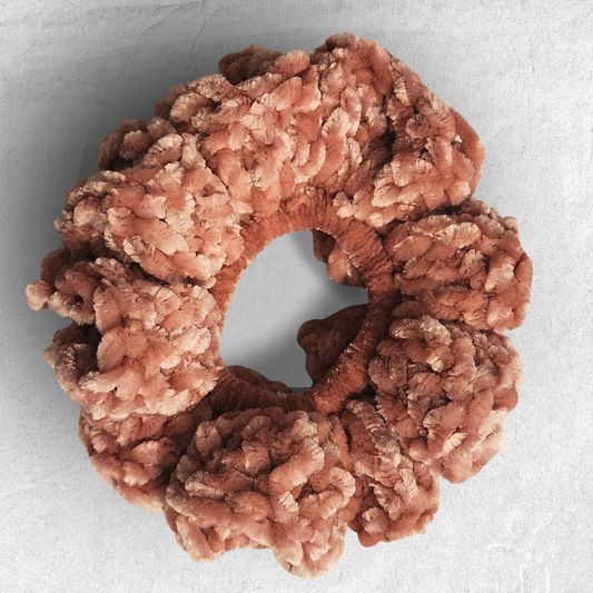 Crochet Velvet Scrunchie – Dusty Blush
